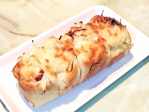 パウンド型で!オニオンチーズ&サラミブレッド♪